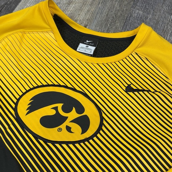 Nike Dri-FIT Iowa Hawkeyes Long Sleeve Shooting Shirt Mens XL Black Yellow NCAA - Picture 4 of 11
